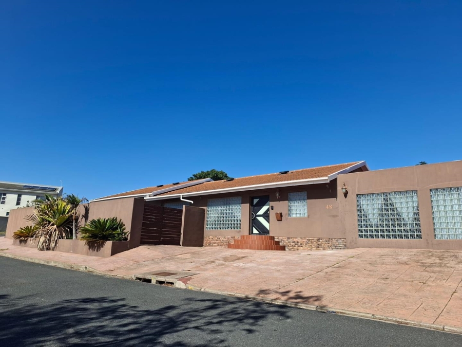5 Bedroom Property for Sale in Protea Heights Western Cape